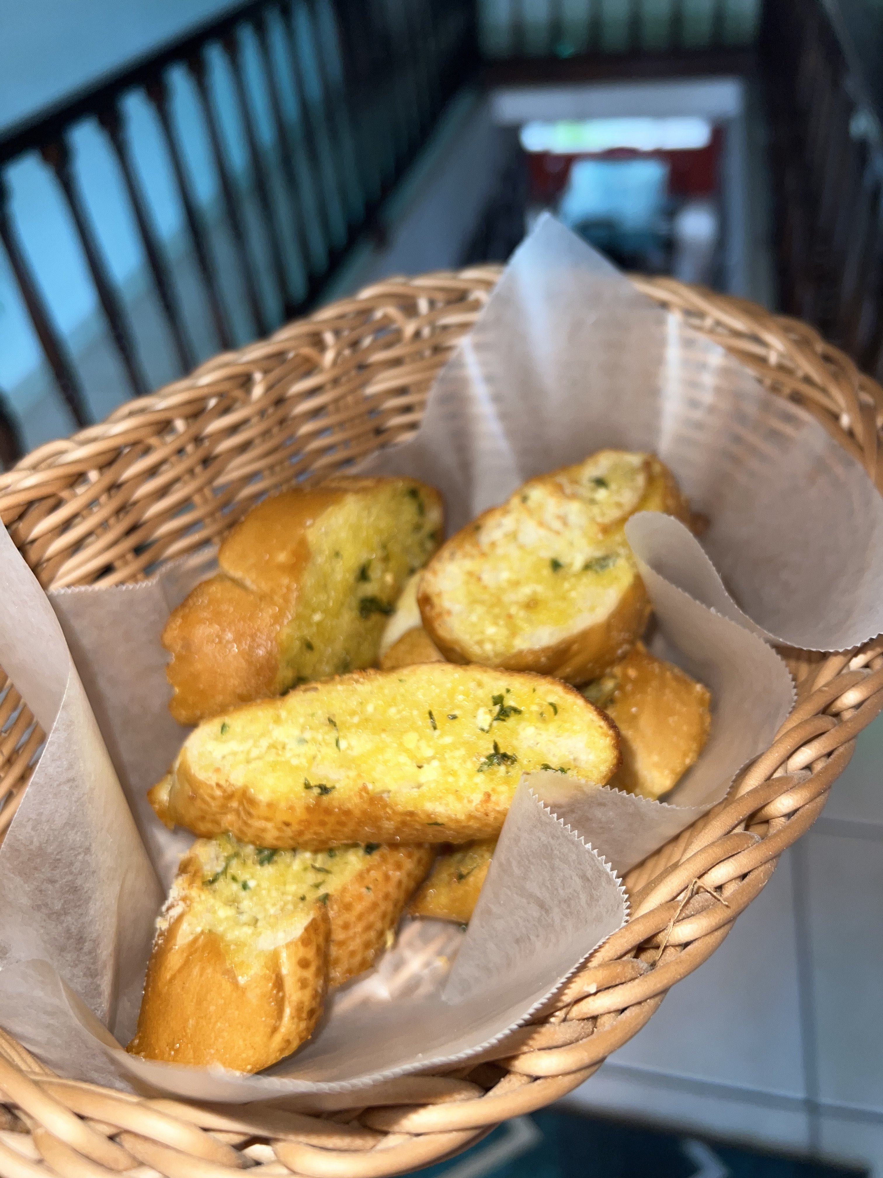 Canasta de Pan con Ajo
